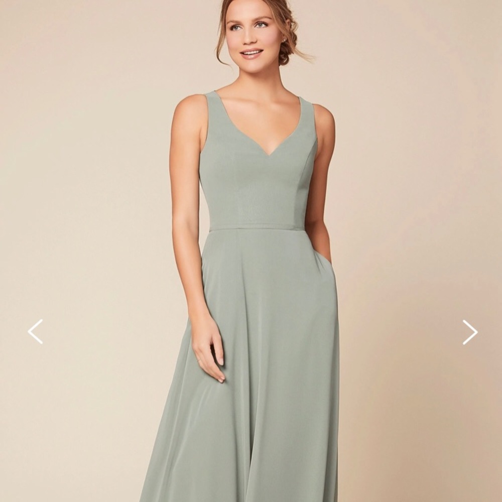 Dear Cleo Kylie Bridesmaid Dress in Ivy, Size 8